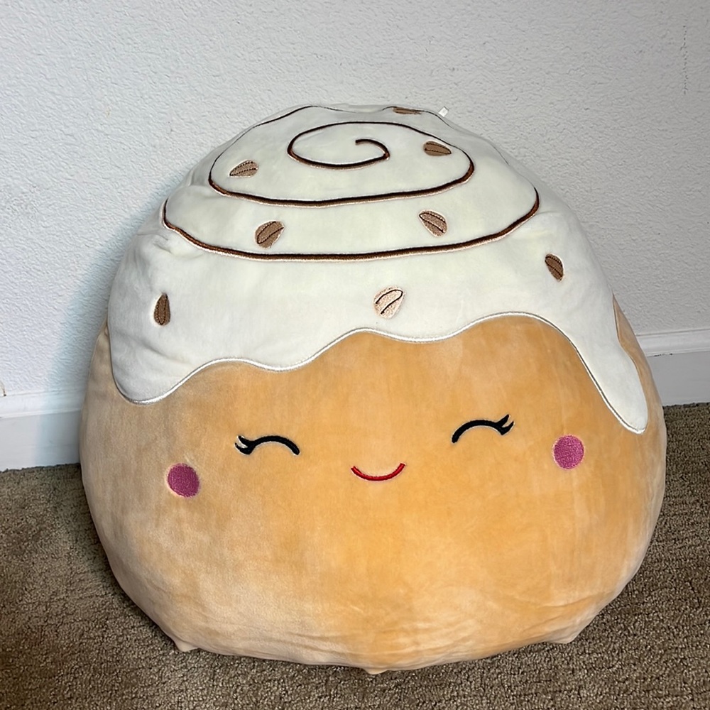 Cinnamon roll squishmallow